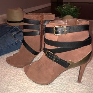Gianni Bini booties